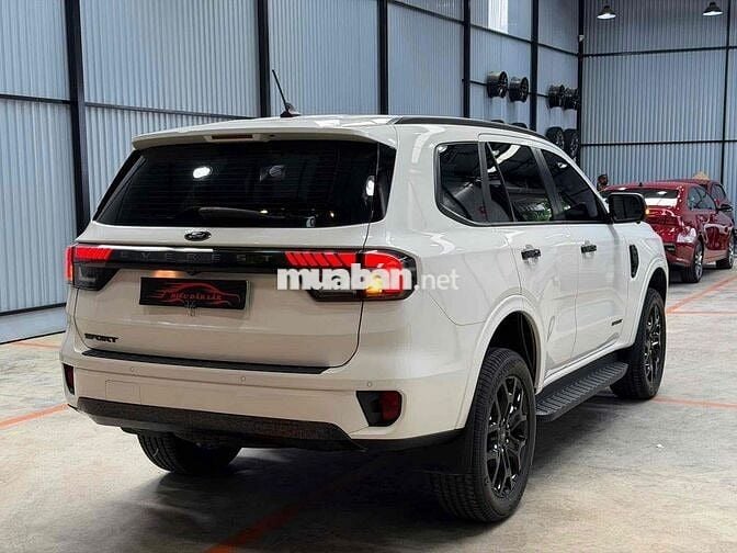 Ford Everest Sport 1 cầu 2022 Trắng