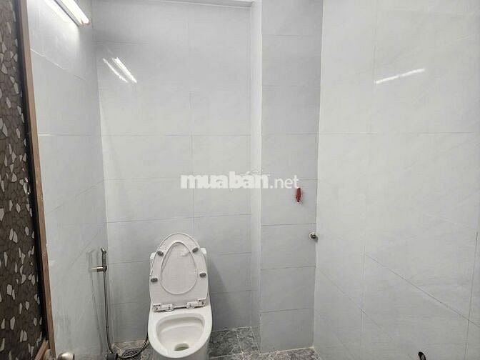 Cho thuê nhà hẻm xe hơi 4pn đường Đất Thánh, quận Tân Bình