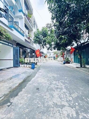 bán nhà sổ hồng riêng. 1 lầu 1 trệt. P Dĩ An.Bình Dương