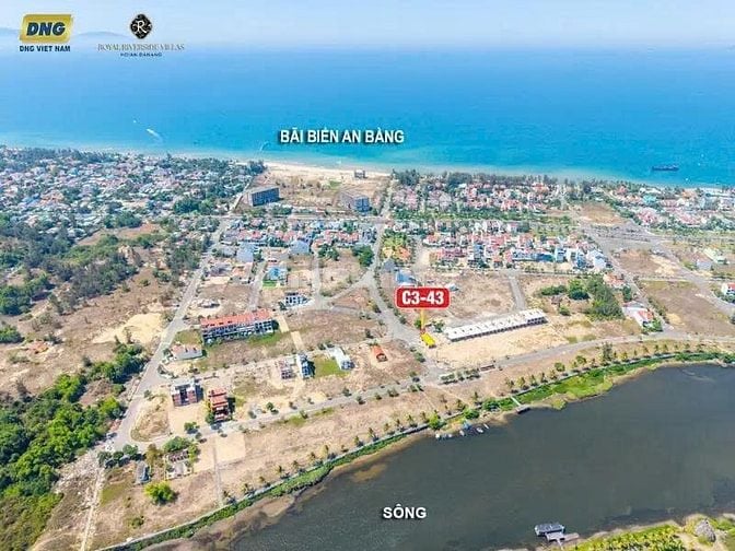 Bán nhà phố 2 mặt tiền, 3 tầng, đi bộ ra sông và biển chỉ vài phút