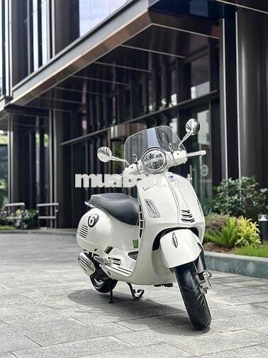 Piaggio Vespa GTS Super 125 ABS