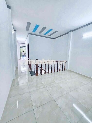 bán nhà sổ hồng riêng. 1 lầu 1 trệt. P Dĩ An.Bình Dương