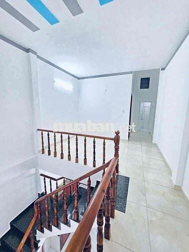 bán nhà sổ hồng riêng. 1 lầu 1 trệt. P Dĩ An.Bình Dương