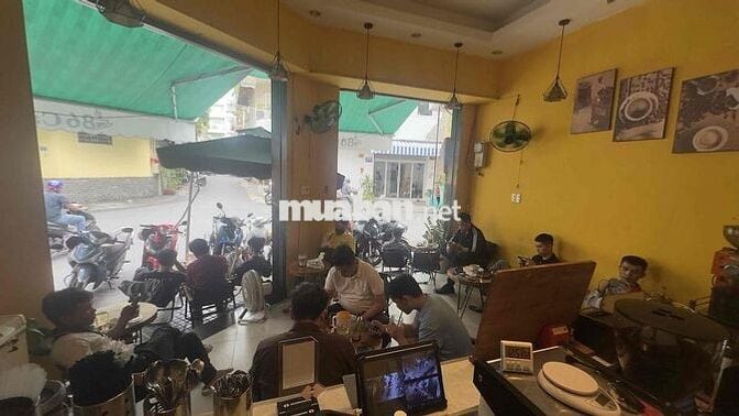 Tuyển nhân viên phục vụ + pha chế