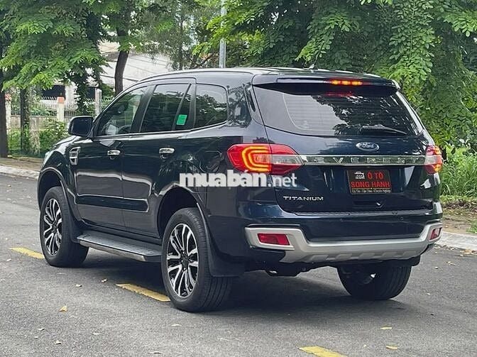 Ford Everest Titanium AT 4x2 2021 Xanh Đen 5 vạn