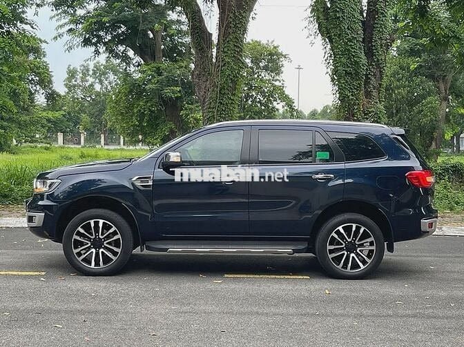 Ford Everest Titanium AT 4x2 2021 Xanh Đen 5 vạn