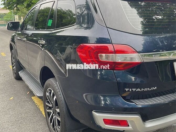 Ford Everest Titanium AT 4x2 2021 Xanh Đen 5 vạn