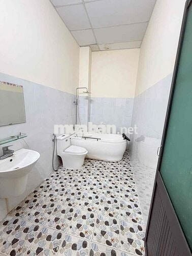 Nhà 6 phòng full nội thất KDC 586