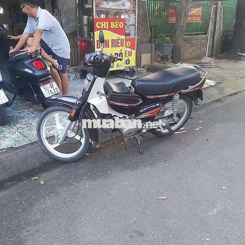Honda Dream Cổ điển màu Đen