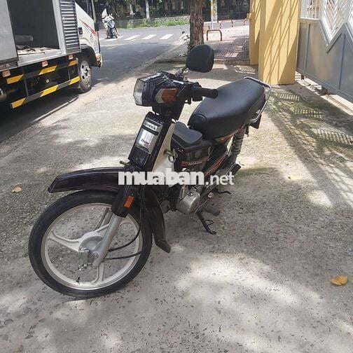 Honda Dream Cổ điển màu Đen