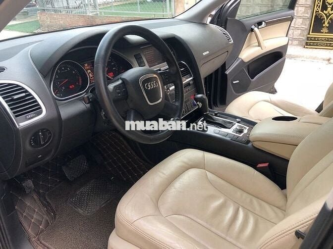 Bán Audi Q7 3.0L màu đen 2007, Km 137.000