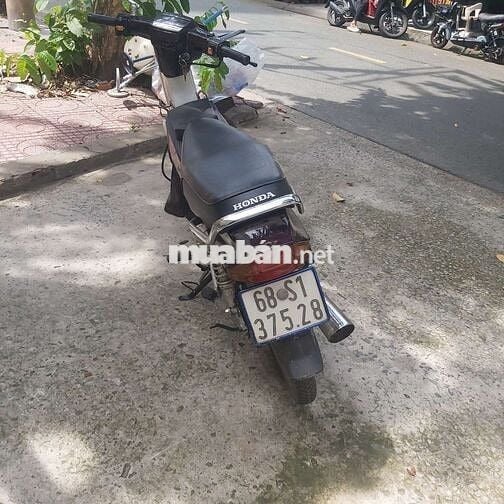 Honda Dream Cổ điển màu Đen