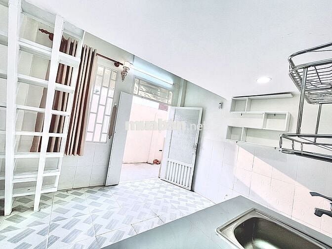 PHÒNG MỚI CÓ GÁC ĐÚC BÊ TÔNG, TOILET VÀ BẾP RIÊNG, MÁY LẠNH, NƯỚC NÓNG