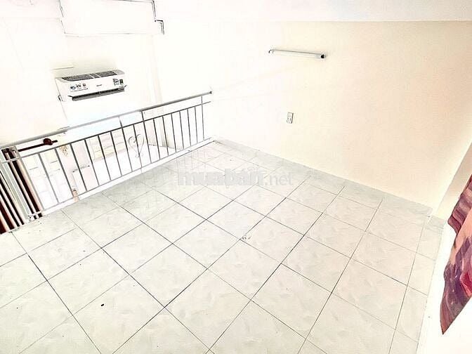 PHÒNG MỚI CÓ GÁC ĐÚC BÊ TÔNG, TOILET VÀ BẾP RIÊNG, MÁY LẠNH, NƯỚC NÓNG