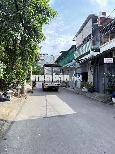 Cho thuê nhà 1 trệt lầu sân đậu ô tô sau Lưng Gigamaill Phạm Văn Đồng