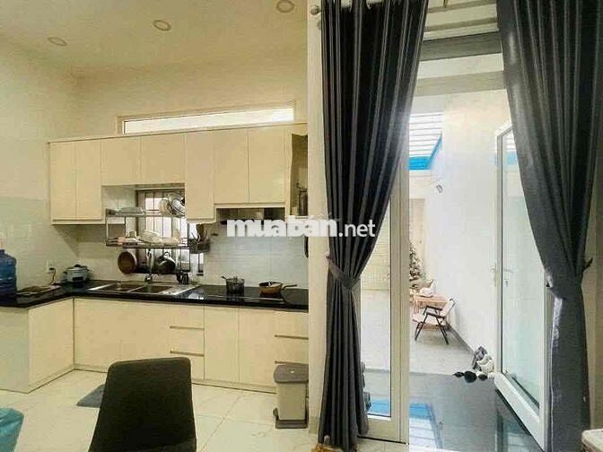 Cho thuê nhà 1 trệt lầu sân đậu ô tô sau Lưng Gigamaill Phạm Văn Đồng
