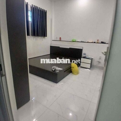 Cho thuê nhà 1 trệt lầu sân đậu ô tô sau Lưng Gigamaill Phạm Văn Đồng