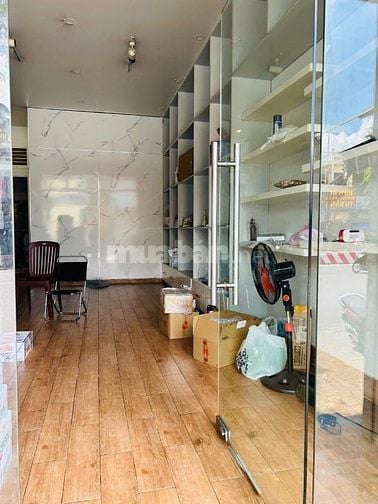 Cho thuê mặt bằng nhà 3tấm sạch đẹp, 4x10m, mặt tiền Lê Trọng Tấn, WCR