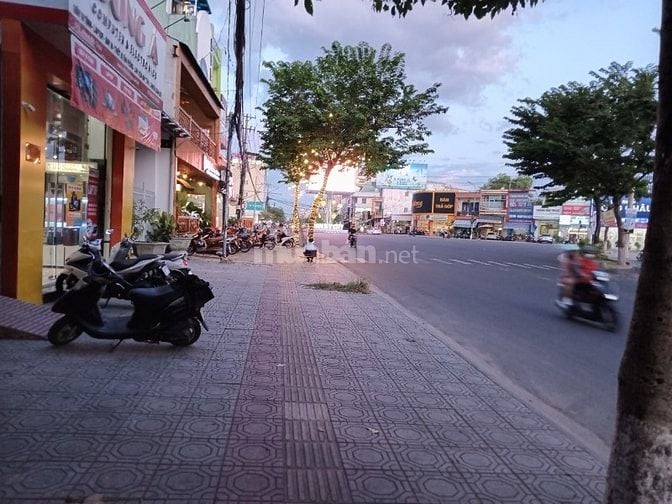 Cho thuê nhà mặt tiền địa thế TỐT đường Phan Bội Châu, TP Tam Kỳ, QNĐN