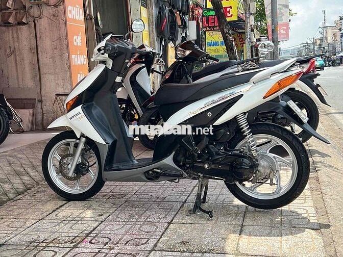 Honda Click 110 2011 Trắng đen . bstp chính chủ