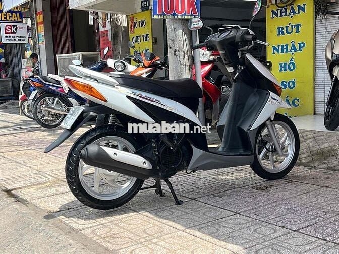 Honda Click 110 2011 Trắng đen . bstp chính chủ
