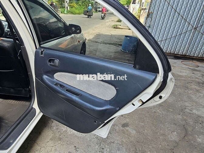 Mazda 323 1997 số sàn 1.6