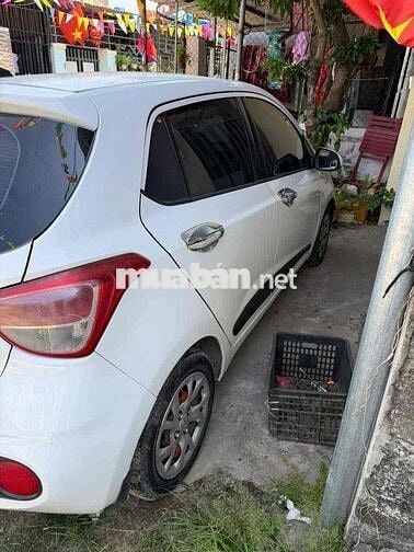 Hyundai Grand i10 Trắng Số sàn 5 chỗ