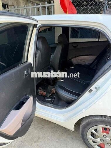 Hyundai Grand i10 Trắng Số sàn 5 chỗ