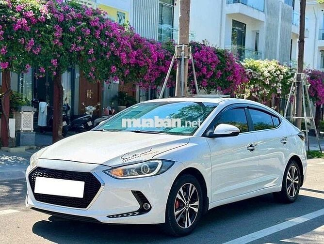Hyundai Elantra 2018 Tự động 72.000km Trắng