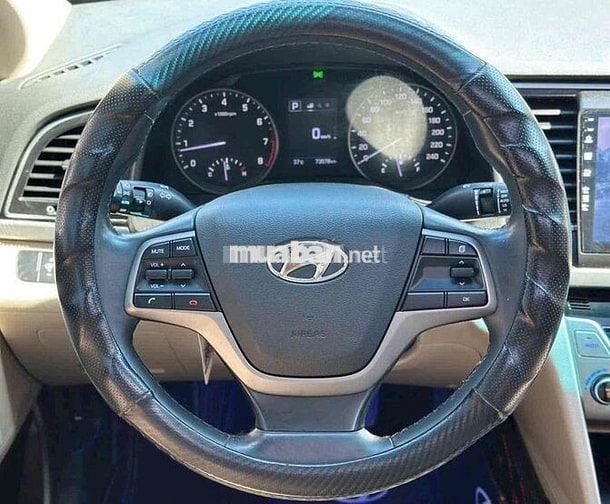 Hyundai Elantra 2018 Tự động 72.000km Trắng