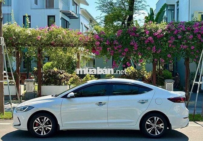 Hyundai Elantra 2018 Tự động 72.000km Trắng