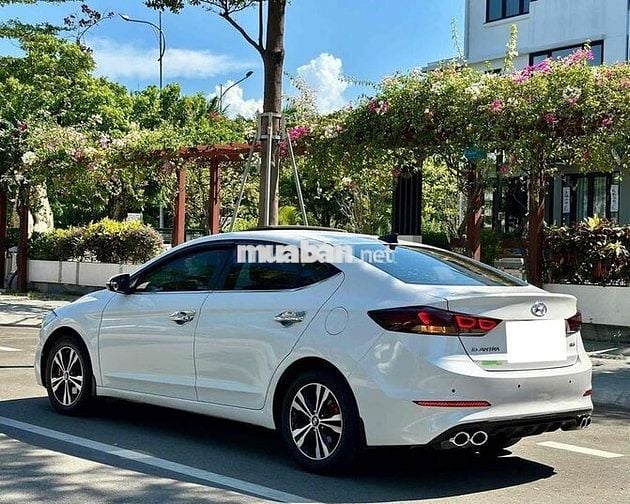 Hyundai Elantra 2018 Tự động 72.000km Trắng