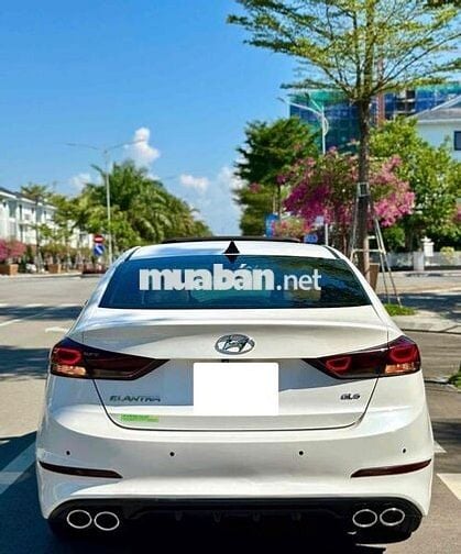 Hyundai Elantra 2018 Tự động 72.000km Trắng