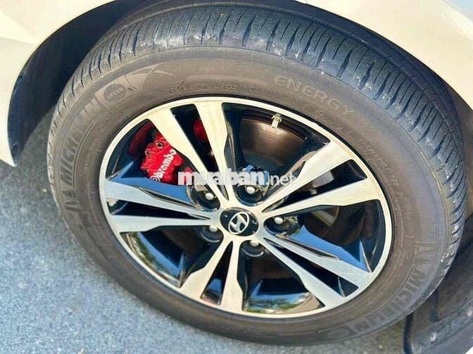 Hyundai Elantra 2018 Tự động 72.000km Trắng