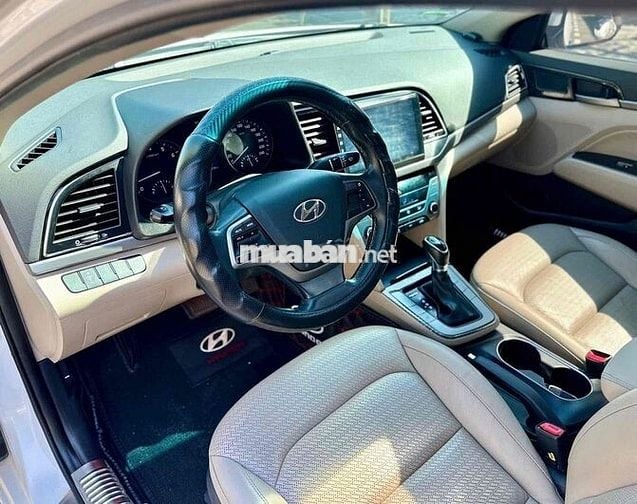 Hyundai Elantra 2018 Tự động 72.000km Trắng