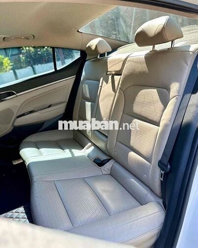 Hyundai Elantra 2018 Tự động 72.000km Trắng