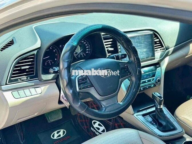 Hyundai Elantra 2018 Tự động 72.000km Trắng
