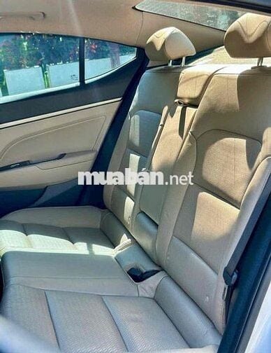 Hyundai Elantra 2018 Tự động 72.000km Trắng