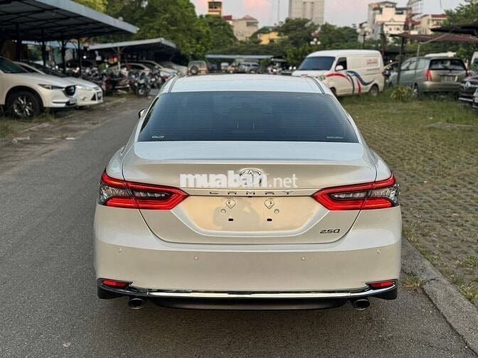 Toyota Camry 2.5Q 2022 Trắng 23.000 km
