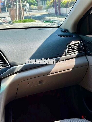 Hyundai Elantra 2018 Tự động 72.000km Trắng