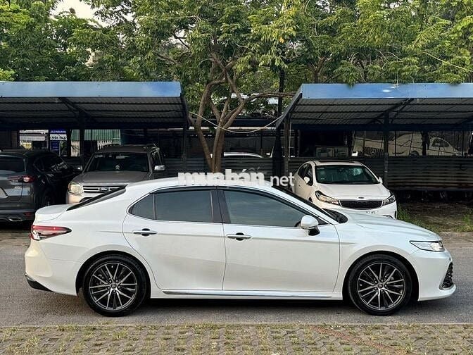 Toyota Camry 2.5Q 2022 Trắng 23.000 km