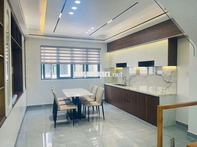 Nhà 1 trệt 1 lửng 3 lầu full nội thất đường Bình Thành BHH B bình tân 