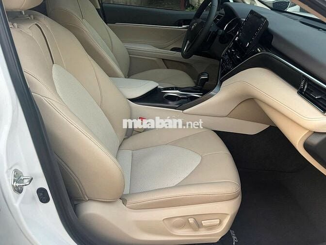 Toyota Camry 2.5Q 2022 Trắng 23.000 km