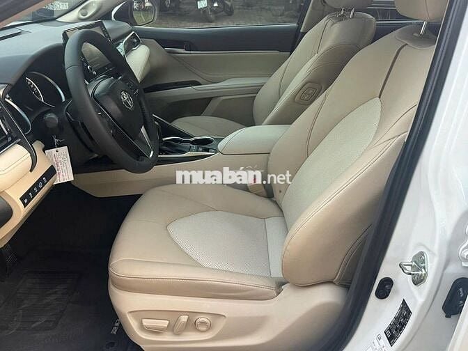 Toyota Camry 2.5Q 2022 Trắng 23.000 km