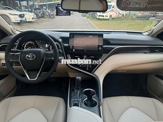 Toyota Camry 2.5Q 2022 Trắng 23.000 km