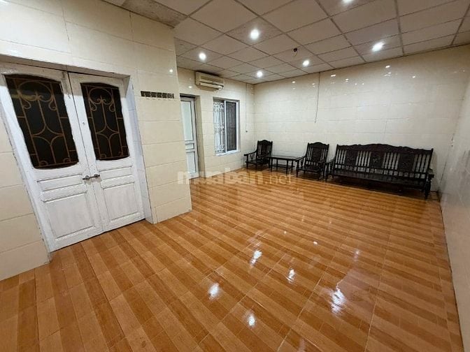 Cho thuê nhà riêng Lê Duẩn 80m², 2PN, có sân vườn rộng, 6.5tr/tháng