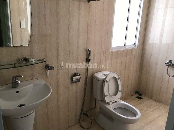 Nhà cho thuê Làng Đại Học B .Phuớc Kiển ,Dt: 5,5x16, 3lầu. Giá:15tr/th