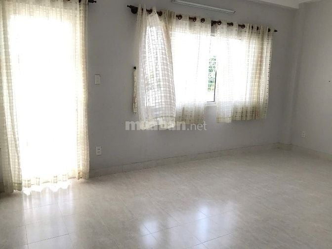 Nhà cho thuê Làng Đại Học B .Phuớc Kiển ,Dt: 5,5x16, 3lầu. Giá:15tr/th