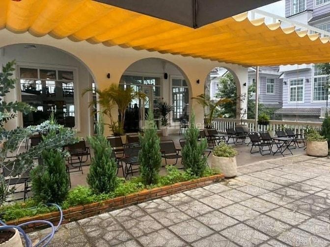CHO THUÊ MBKD CAFE SÂN VƯỜN 700m2 MẶT TIỀN 13m