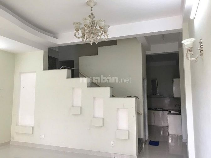 Nhà cho thuê Làng Đại Học B .Phuớc Kiển ,Dt: 5,5x16, 3lầu. Giá:15tr/th